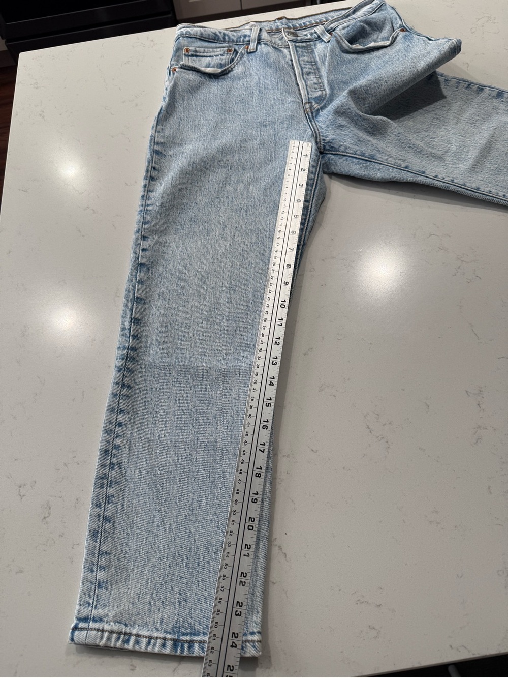 Levi's Premium Jeans; Light Wash High-Rise Straight Jeans - Light Blue. Size 28 - Picture 4 of 11